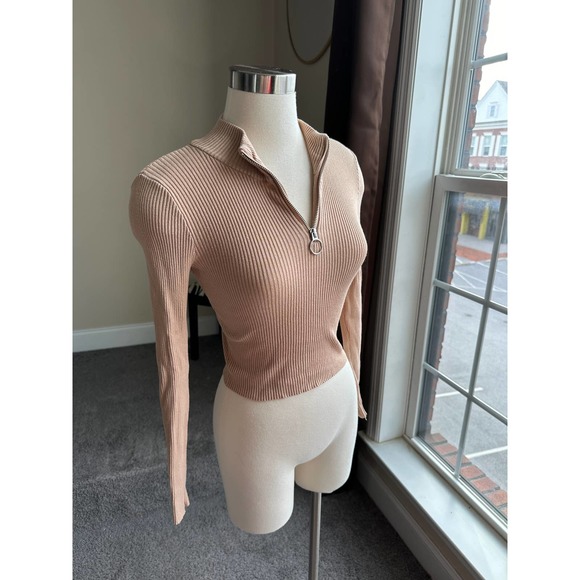 Divided H&M tan ribbed semi cropped quarter zip top, size XS - Picture 2 of 7